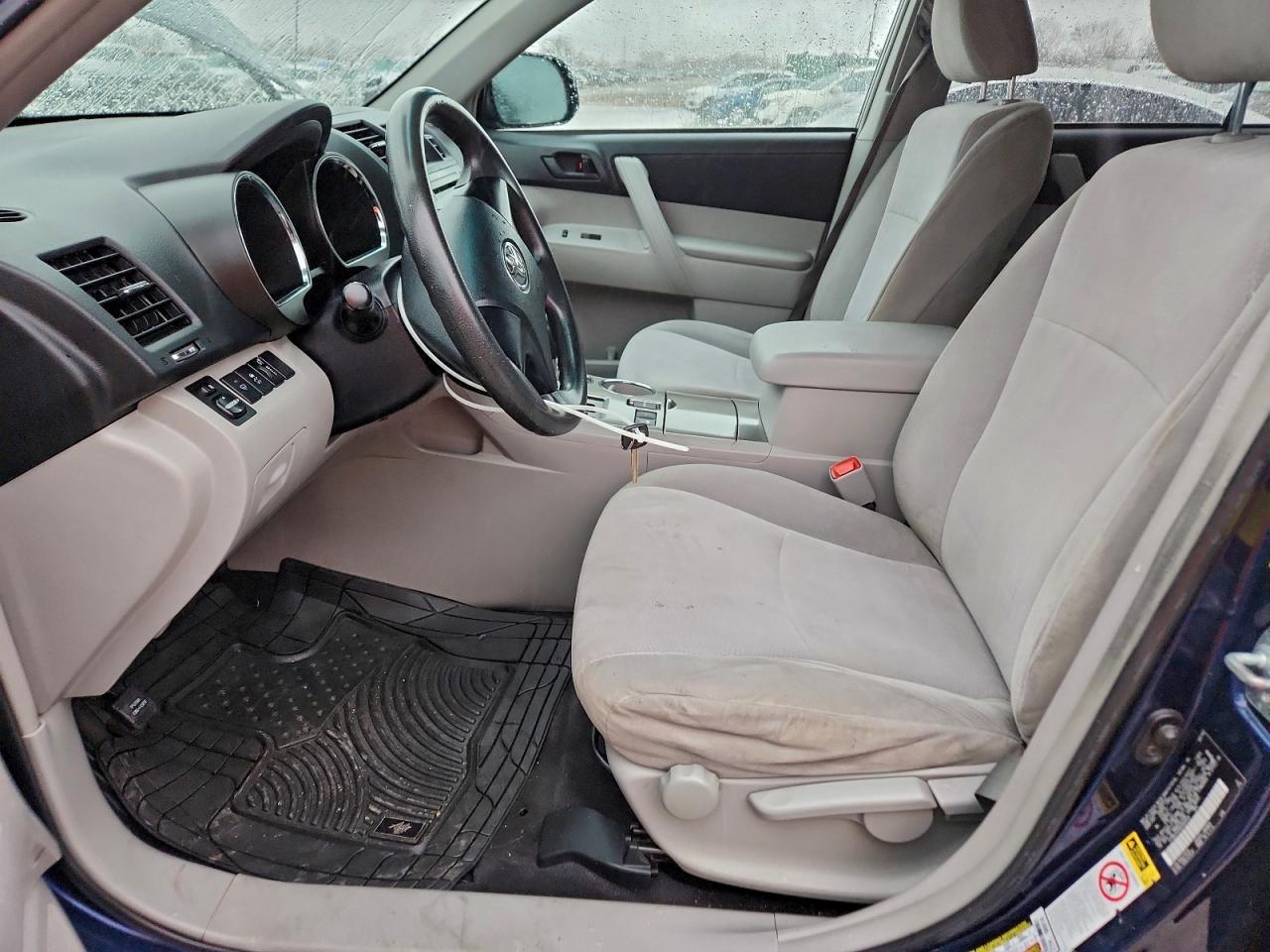 2011 TOYOTA HIGHLANDER