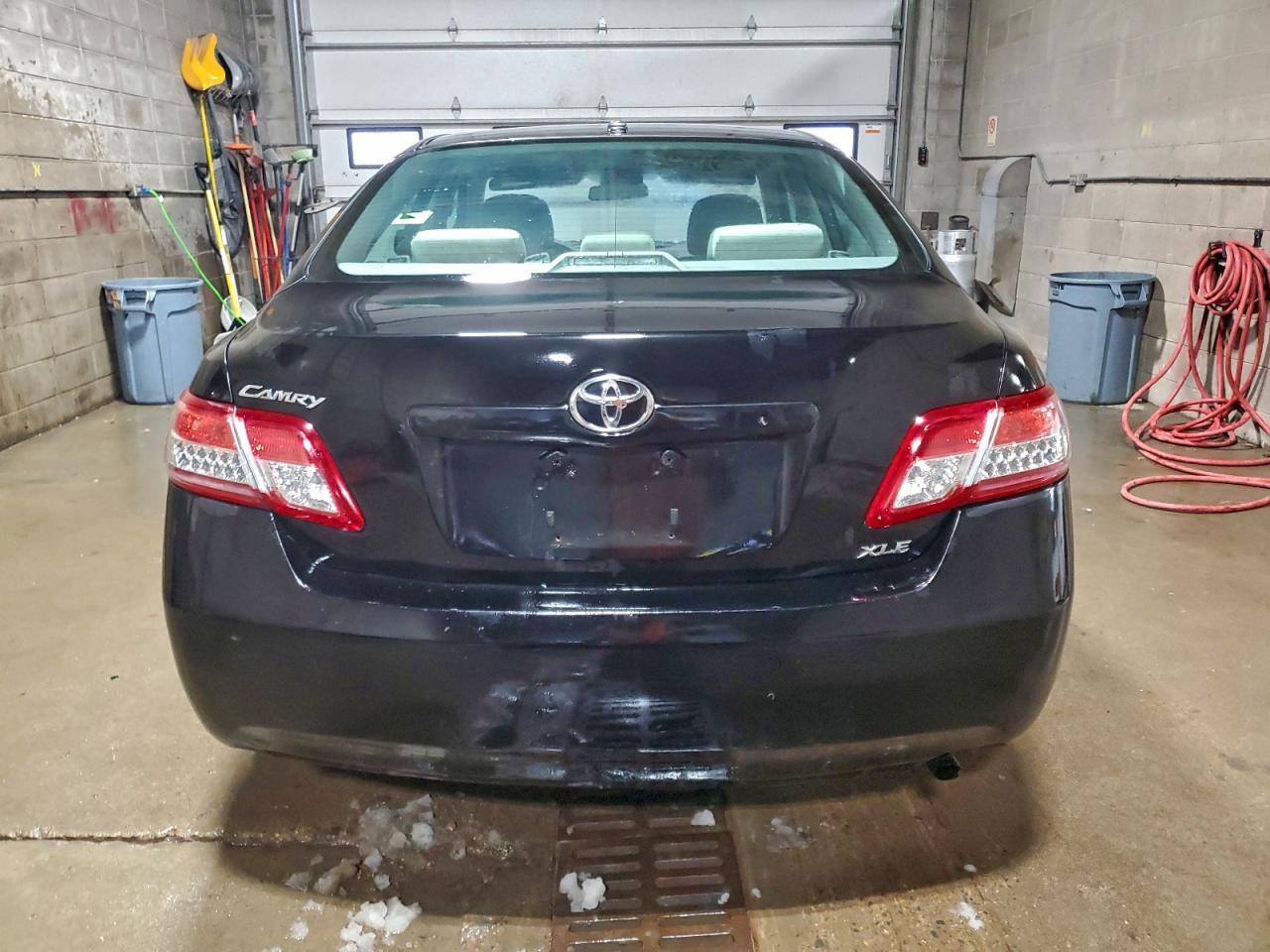 2011 TOYOTA CAMRY