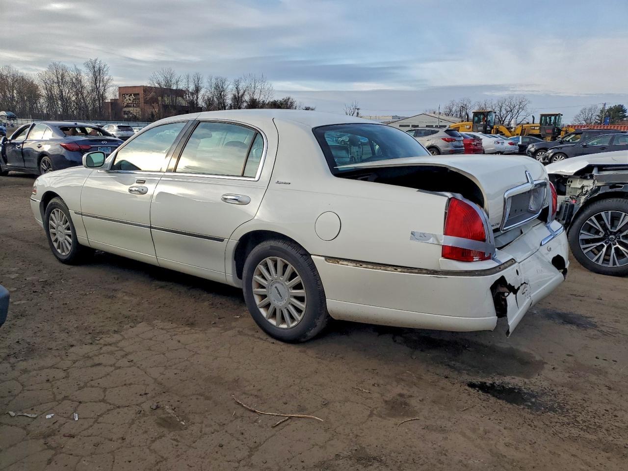 2005 LINCOLN Town Car