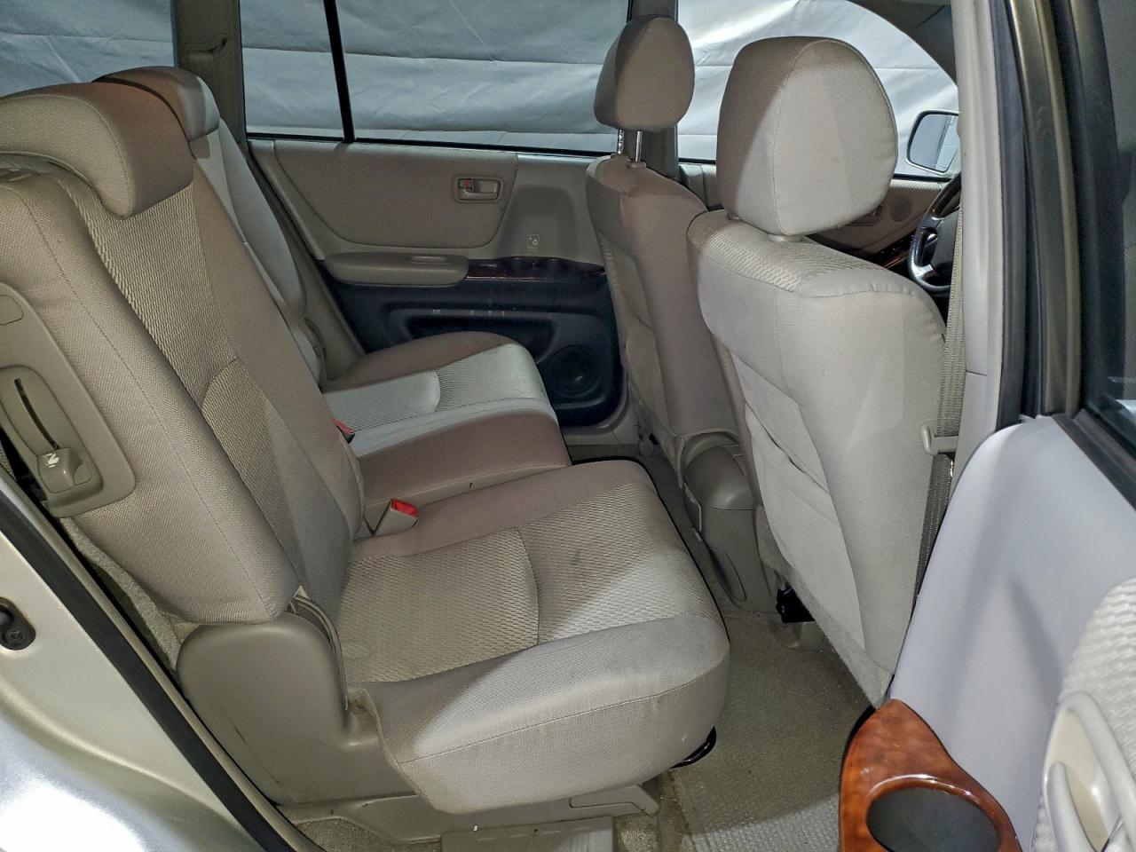 2004 TOYOTA HIGHLANDER