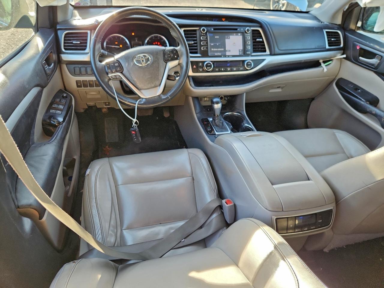 2016 TOYOTA HIGHLANDER
