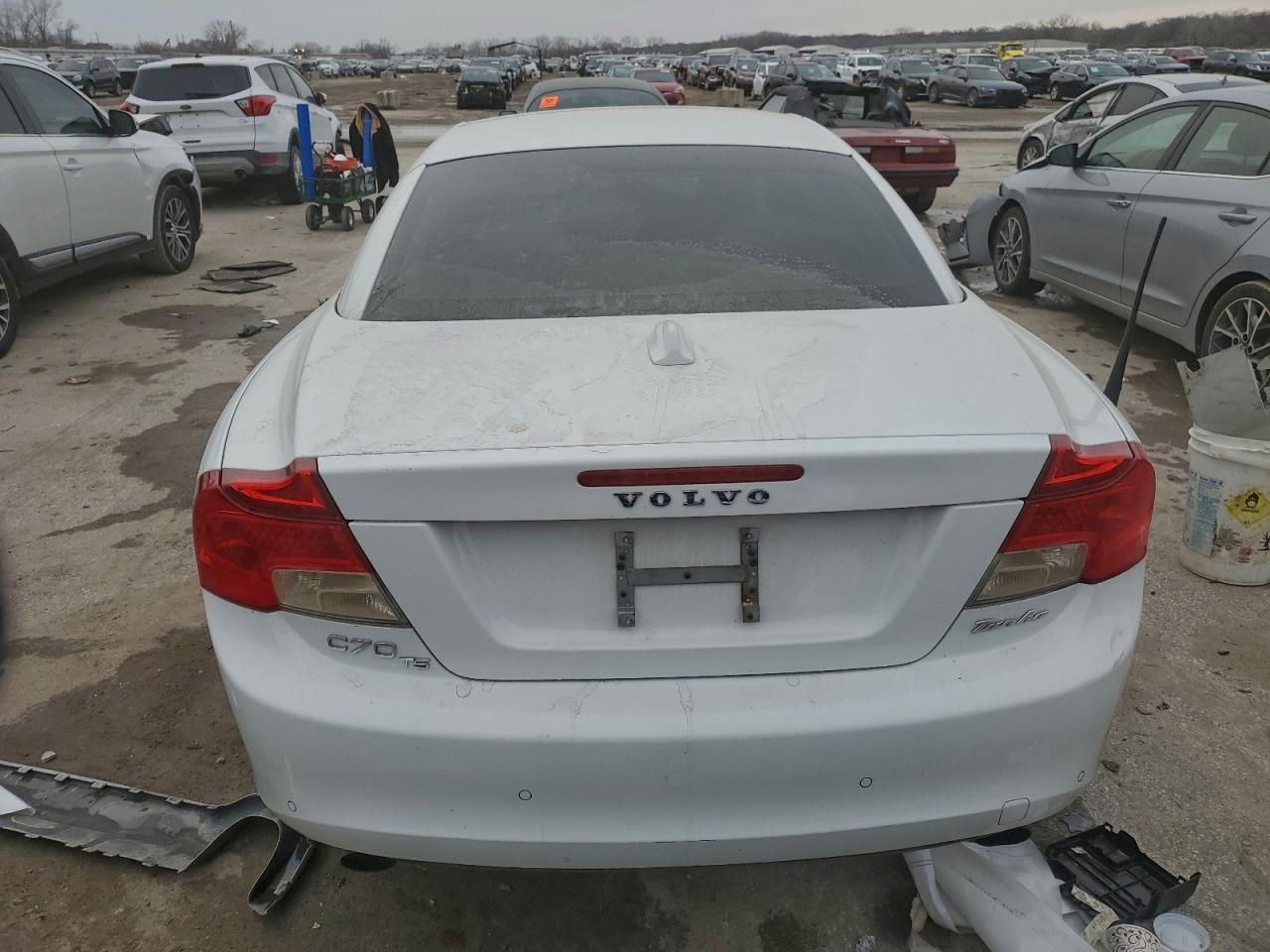 2011 VOLVO C70