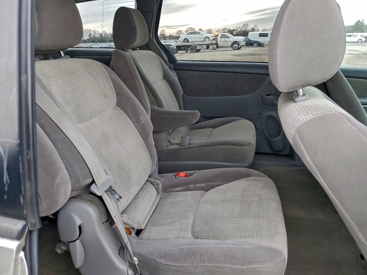 2009 TOYOTA SIENNA