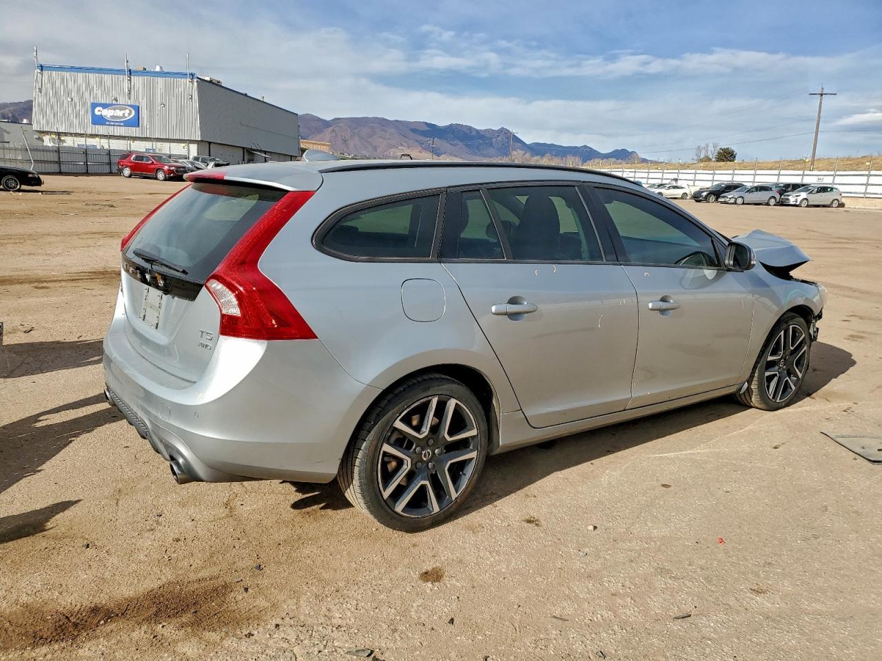 2018 VOLVO V60