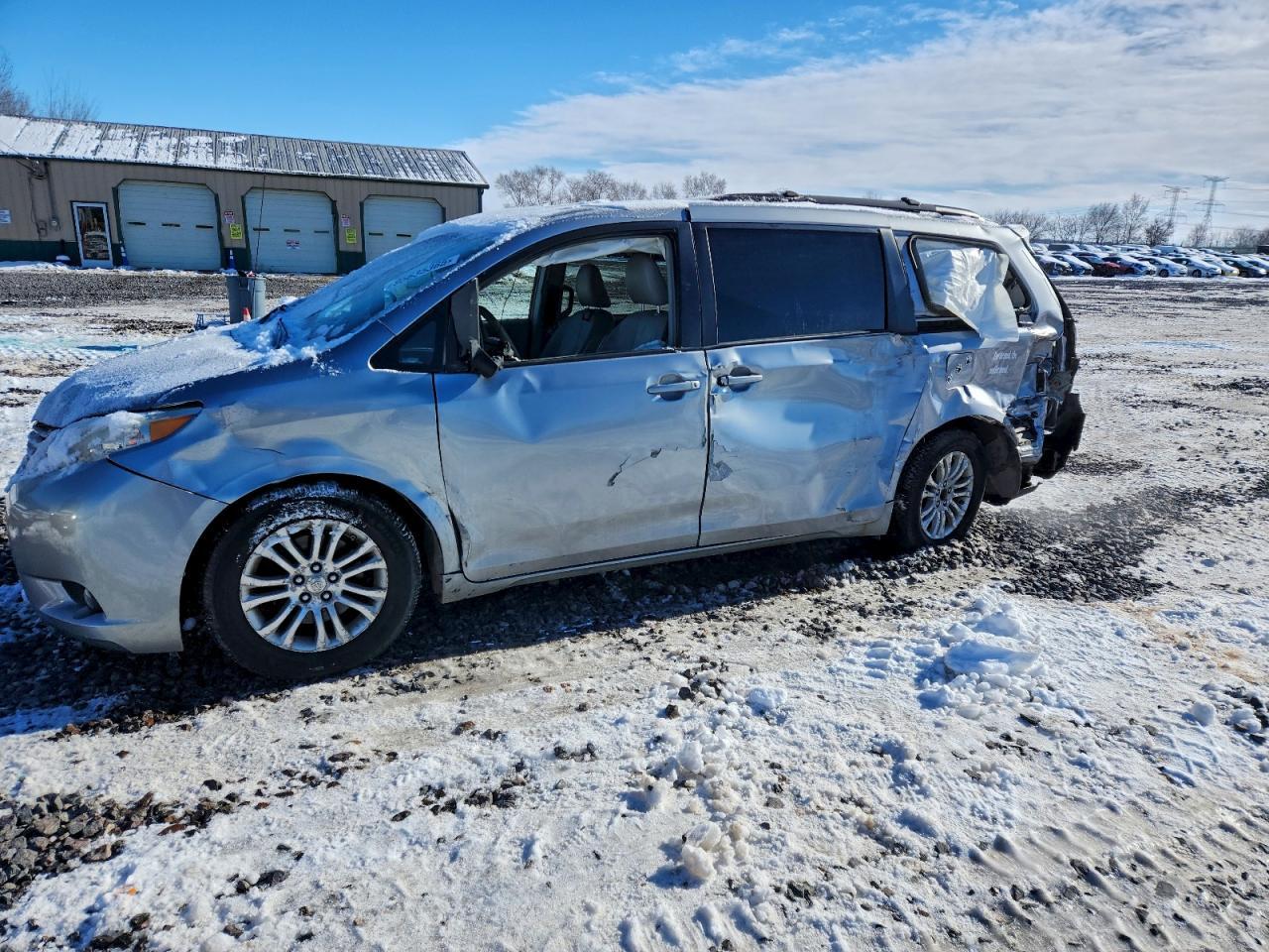 2012 TOYOTA SIENNA