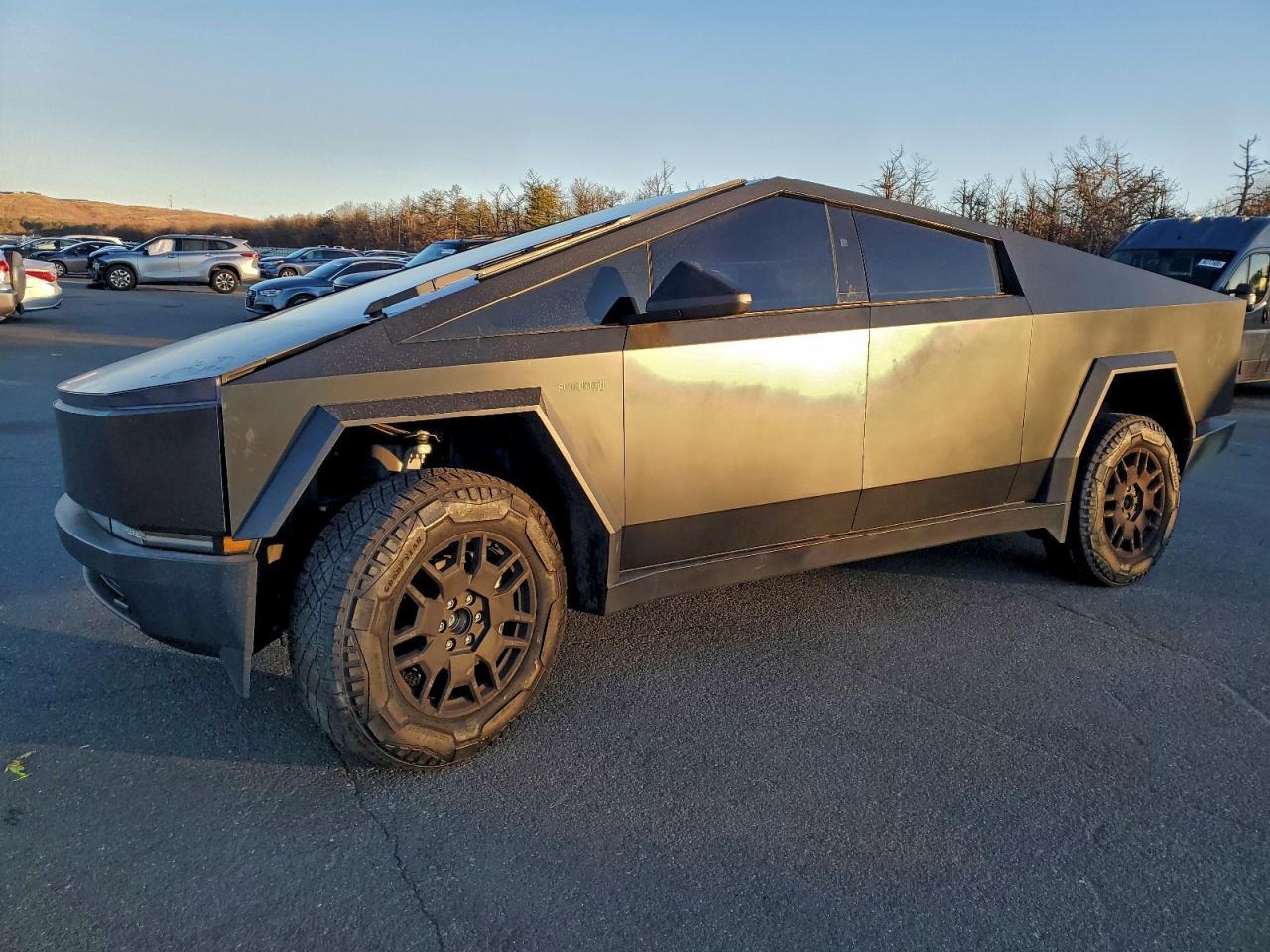 2024 TESLA Cybertruck
