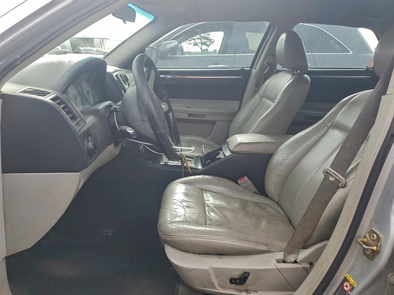 2005 CHRYSLER 300
