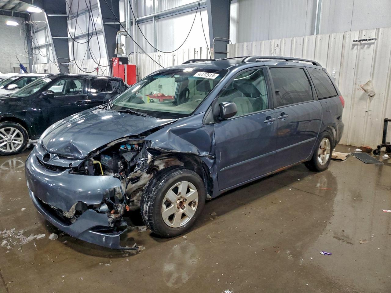 2008 TOYOTA SIENNA