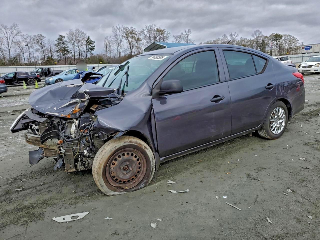 2015 NISSAN VERSA