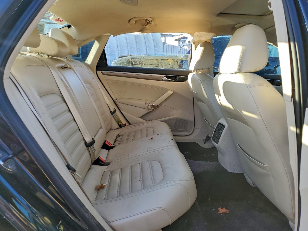 2016 VOLKSWAGEN Passat