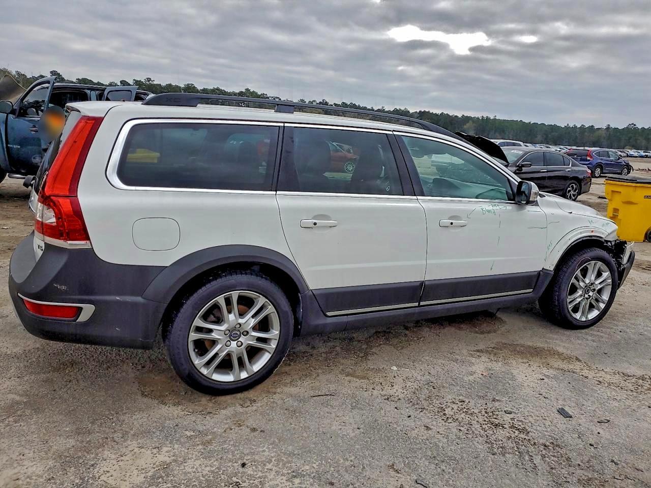 2016 VOLVO XC70