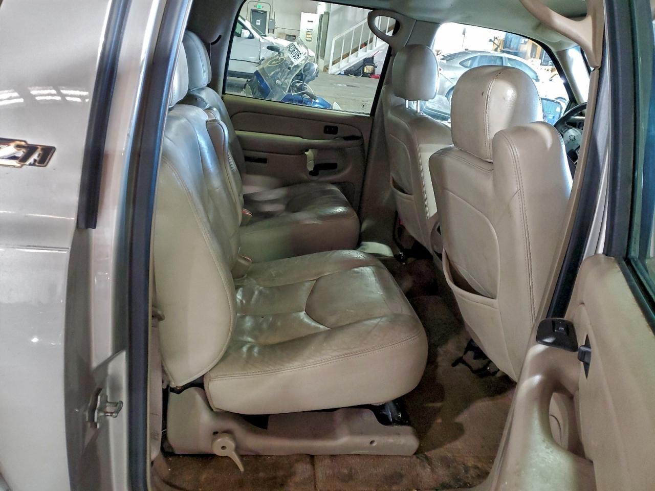 2004 CHEVROLET Suburban
