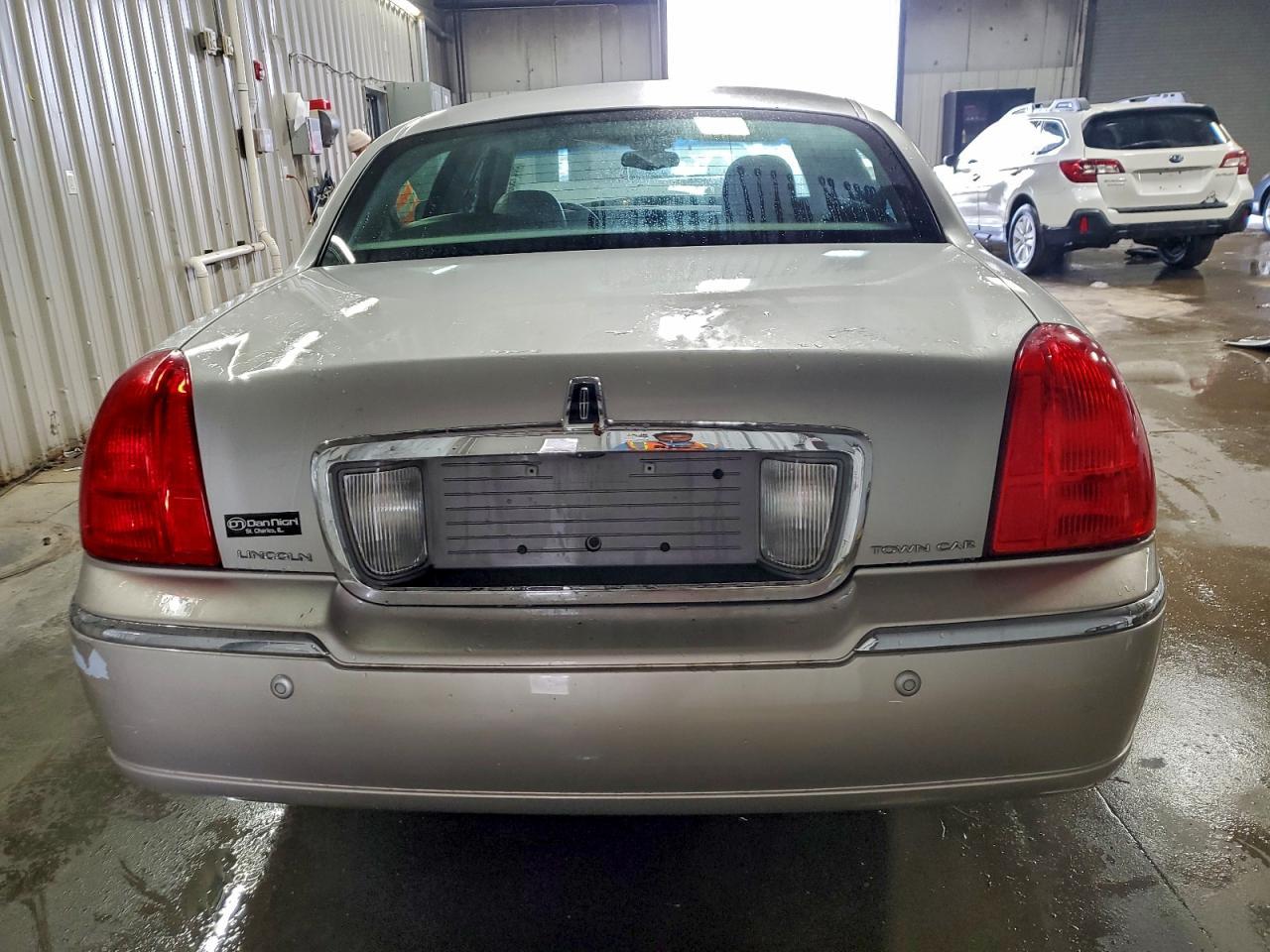 2003 LINCOLN Town Car