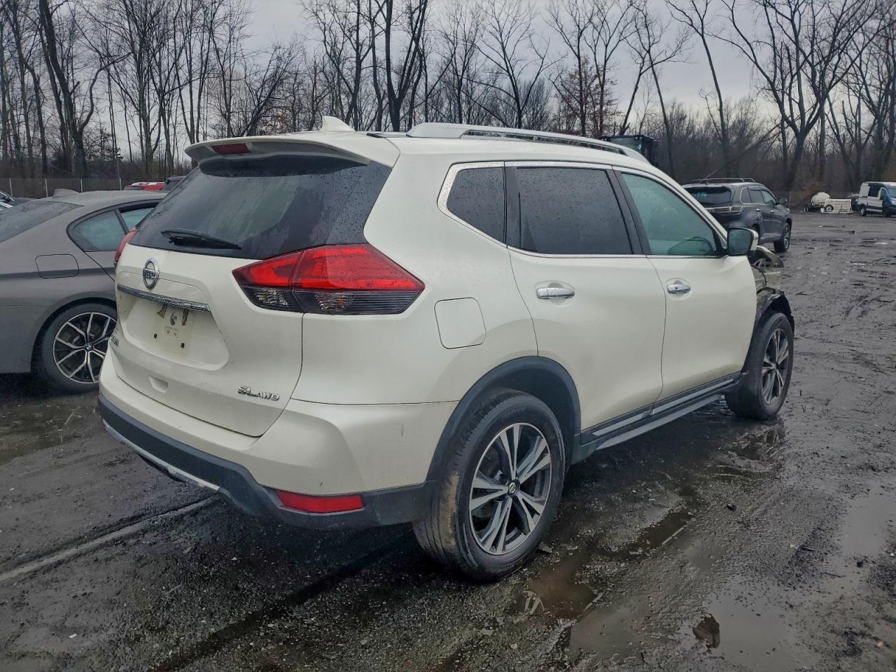 2017 NISSAN ROGUE