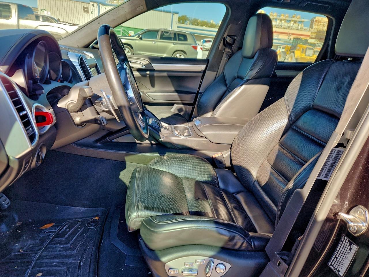 2012 PORSCHE CAYENNE