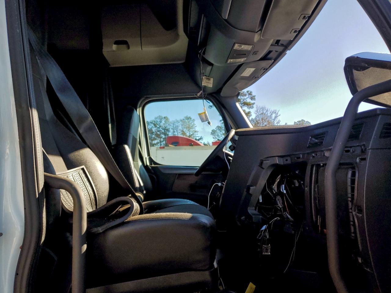 2022 FREIGHTLINER CASCADIA 126
