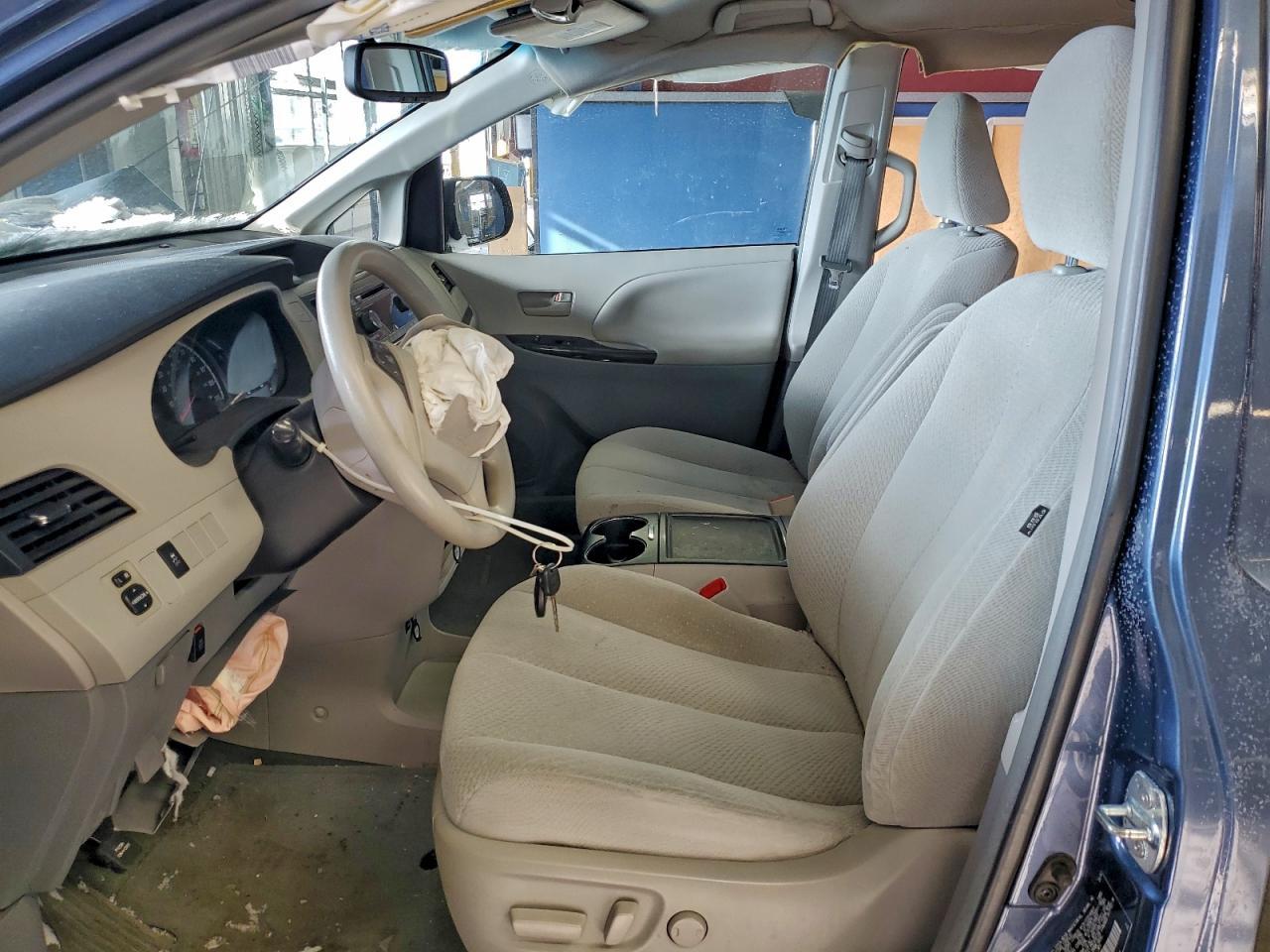 2014 TOYOTA SIENNA