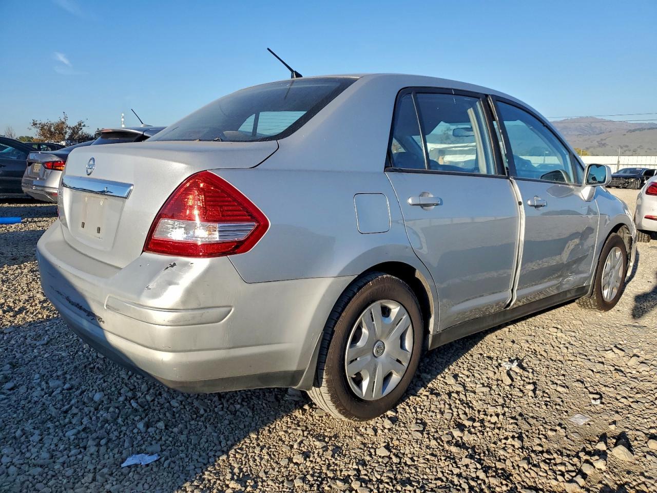 2011 NISSAN VERSA