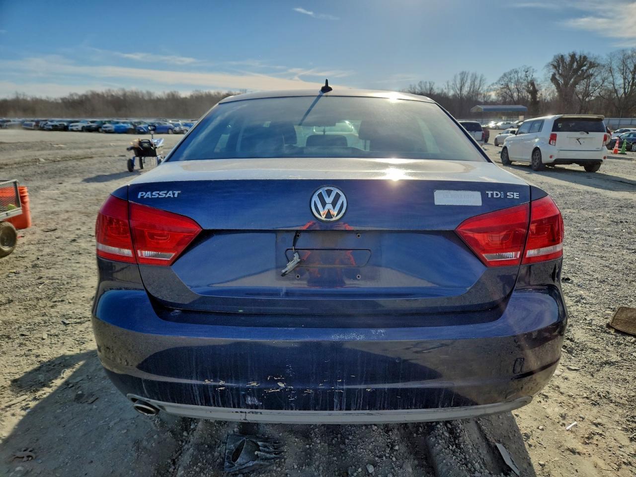 2013 VOLKSWAGEN Passat