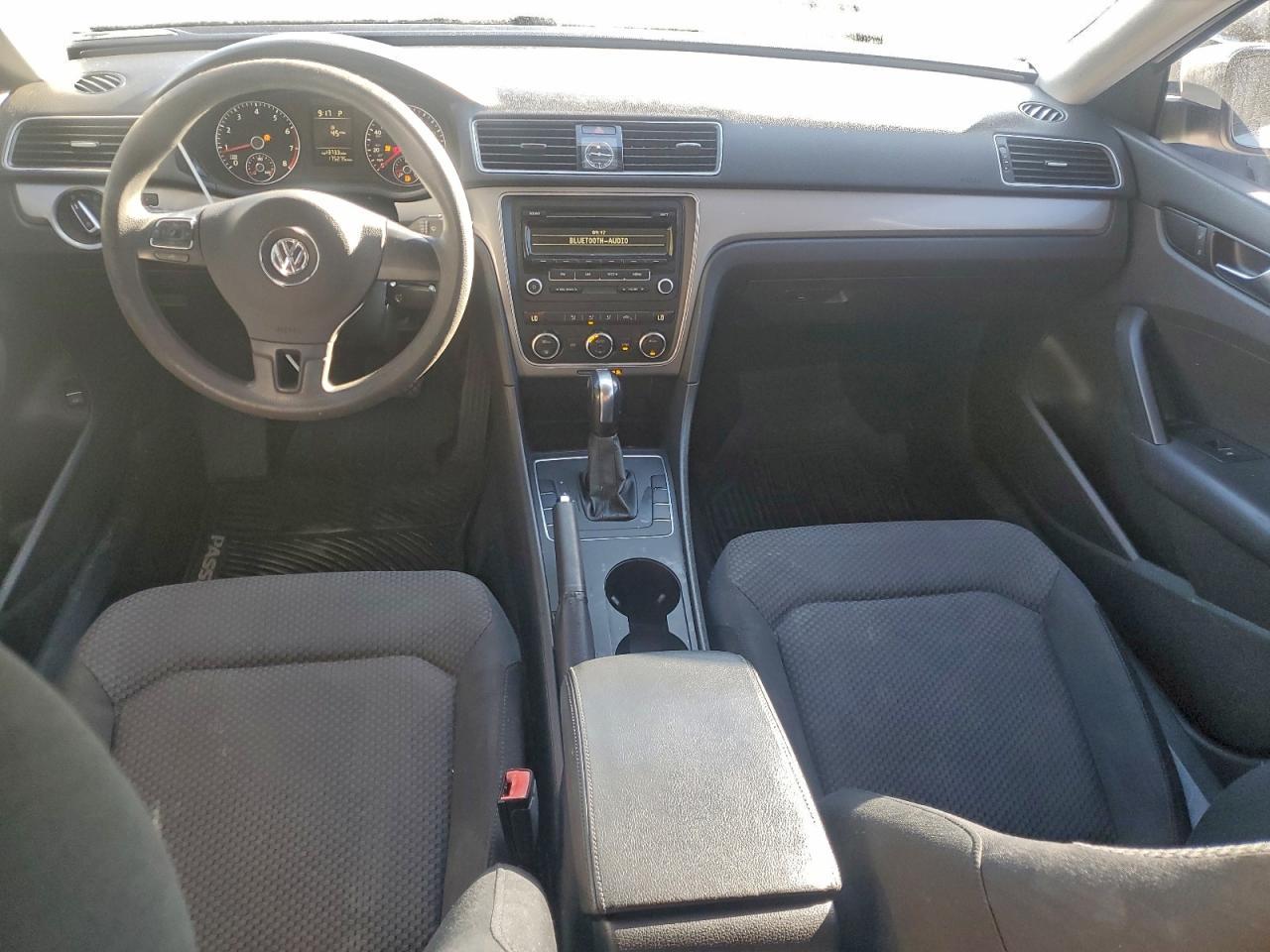 2012 VOLKSWAGEN Passat