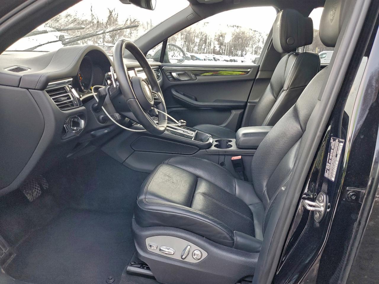 2024 PORSCHE Macan