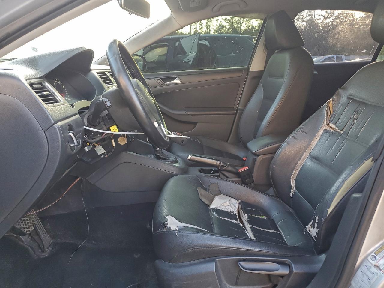 2011 VOLKSWAGEN JETTA