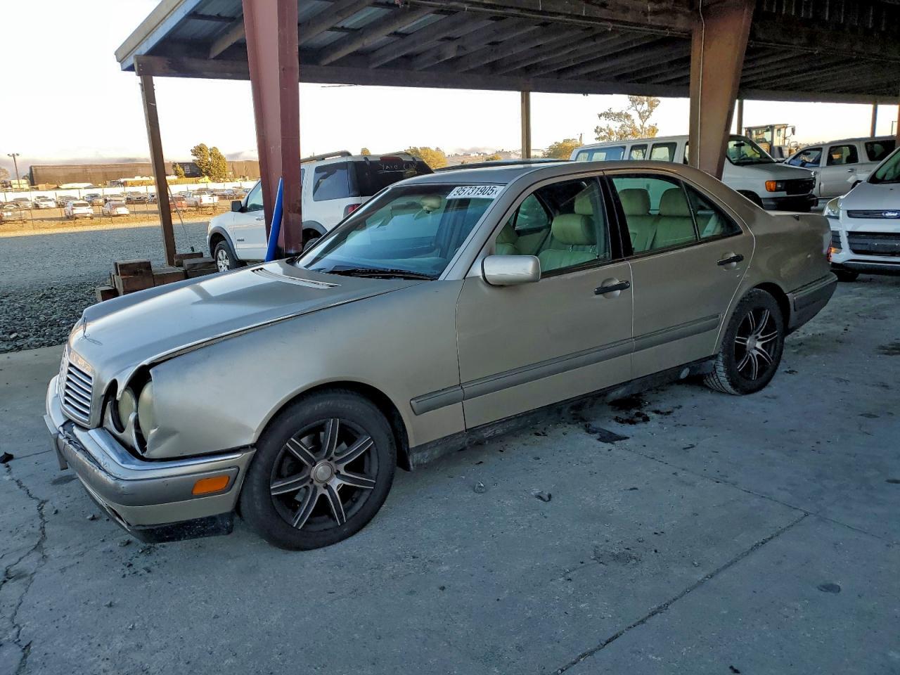 1996 MERCEDES-BENZ E-Class