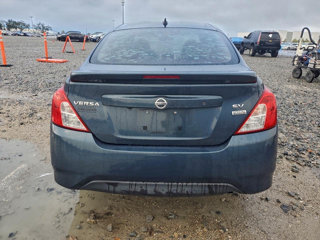 2017 NISSAN VERSA