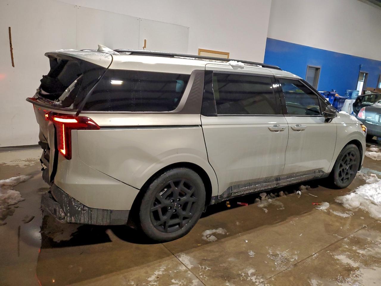 2025 KIA Carnival
