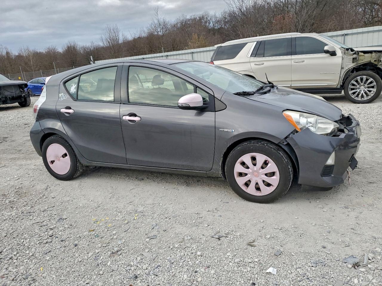 2014 TOYOTA Prius c