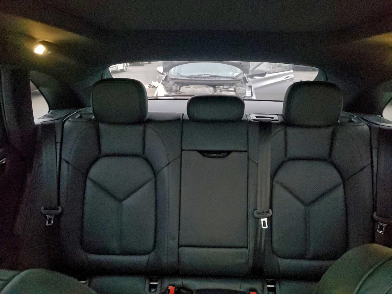 2020 PORSCHE Macan