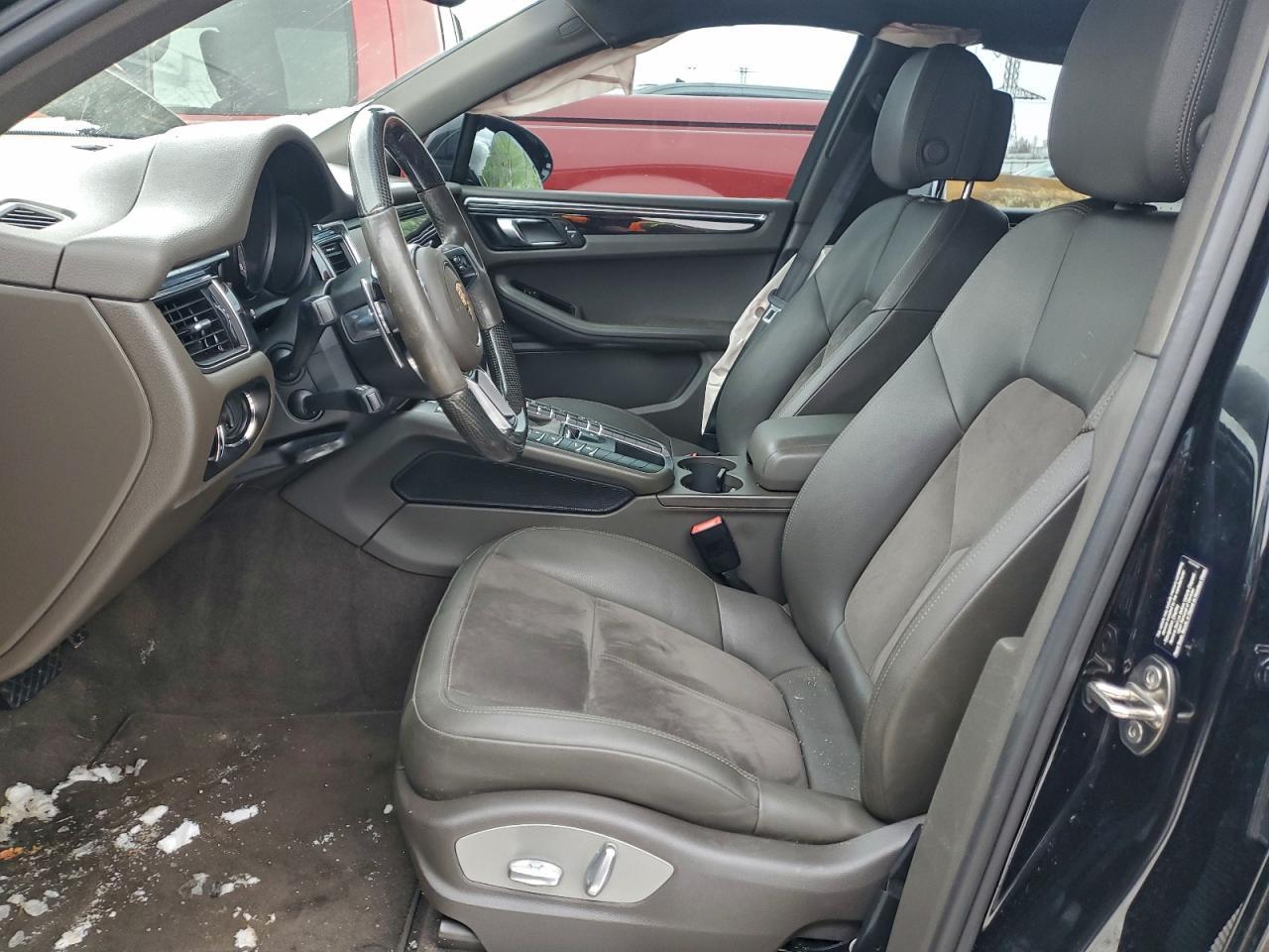 2015 PORSCHE Macan