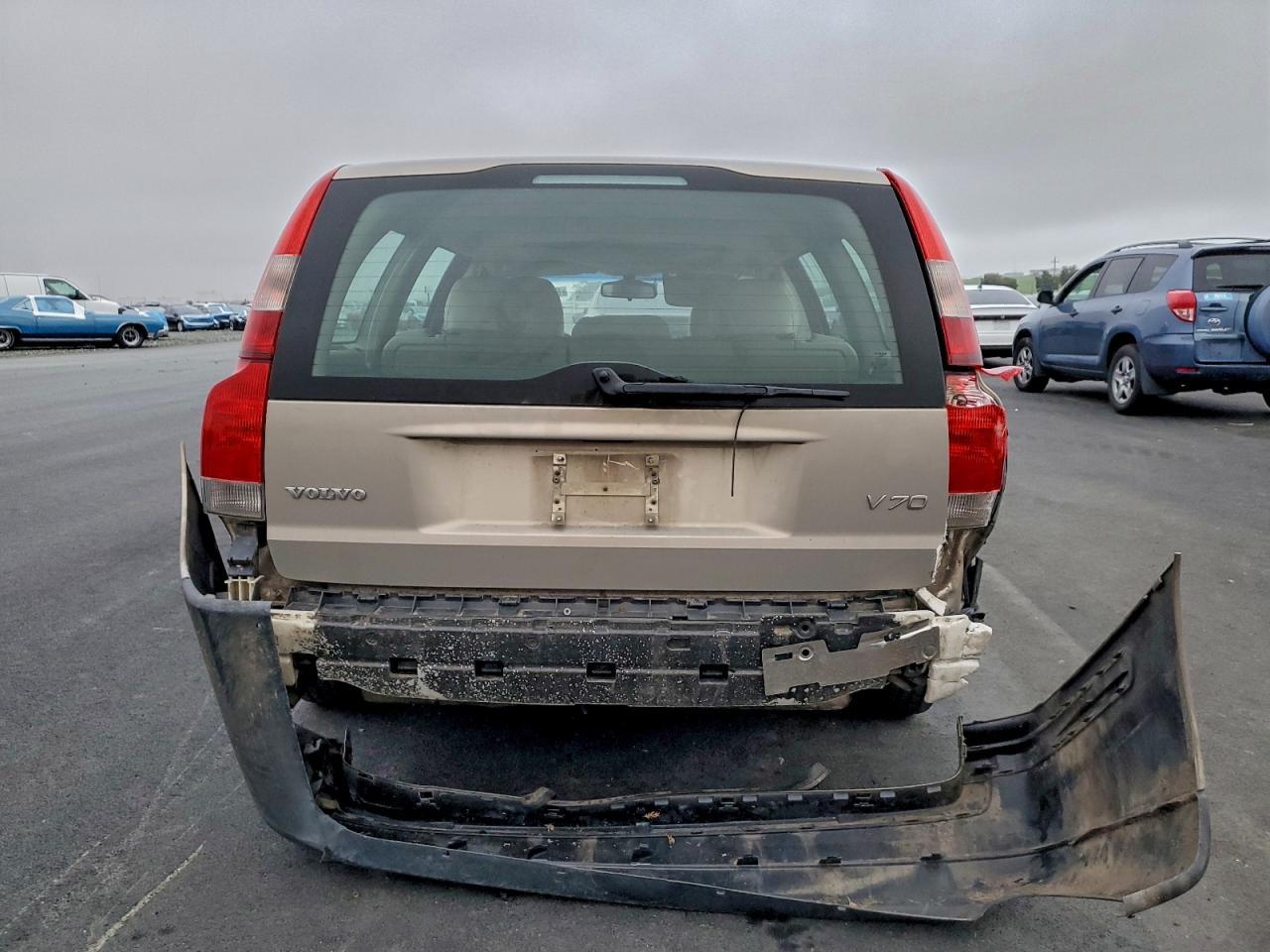 2004 VOLVO V70