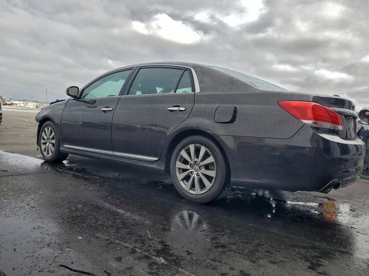 2011 TOYOTA Avalon