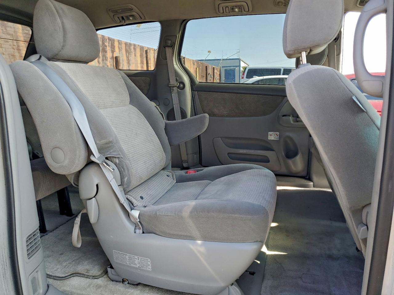 2010 TOYOTA SIENNA