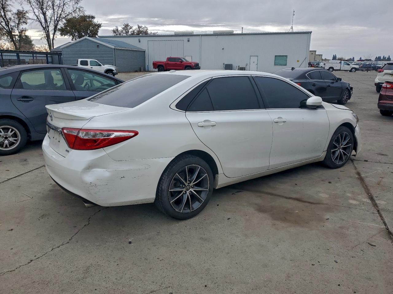 2016 TOYOTA CAMRY