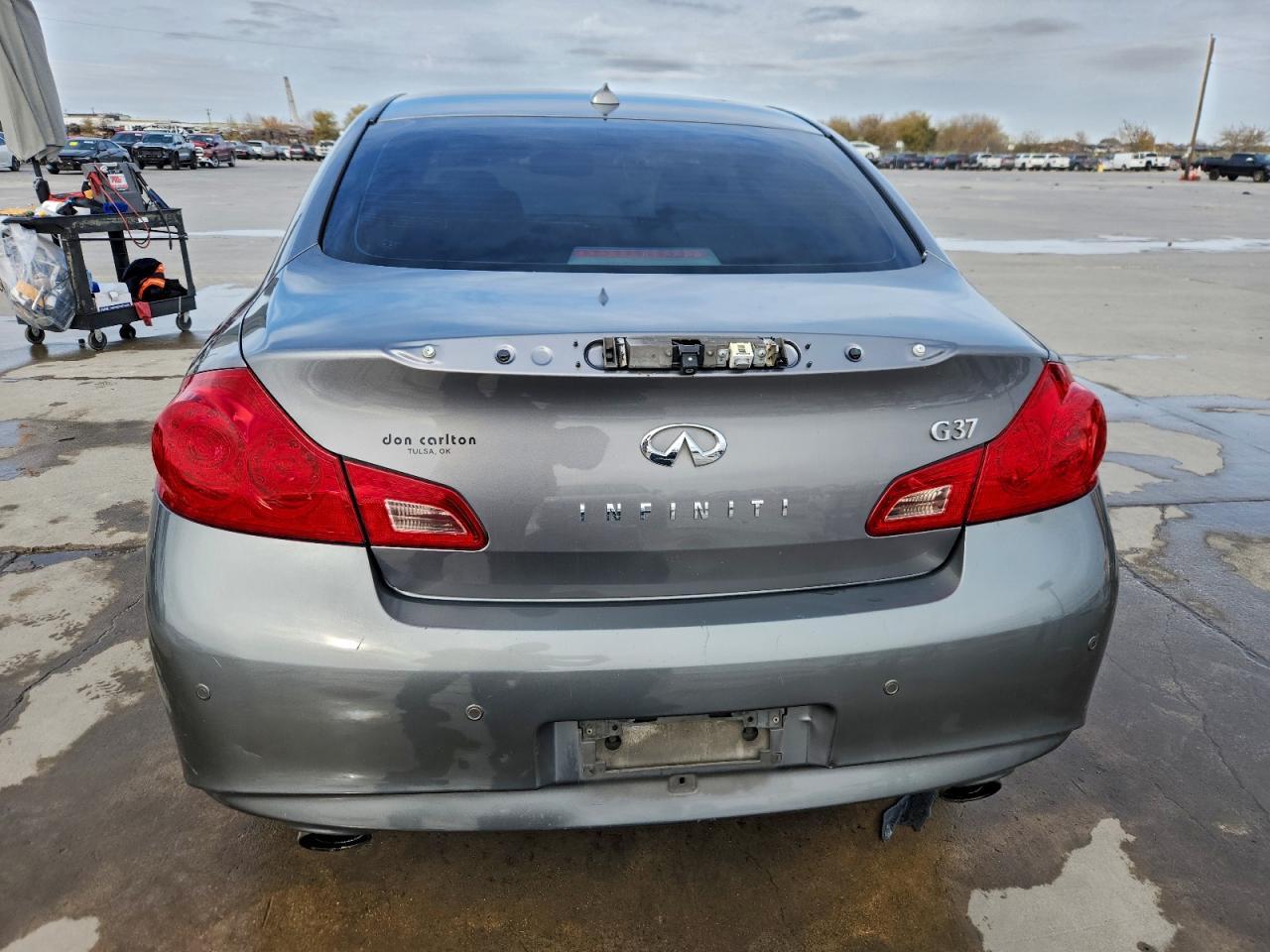 2011 INFINITI G37