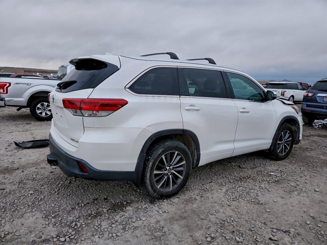 2017 TOYOTA HIGHLANDER