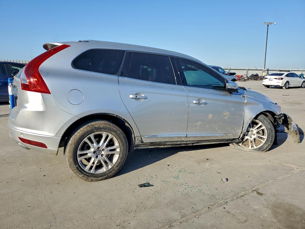 2016 VOLVO XC60