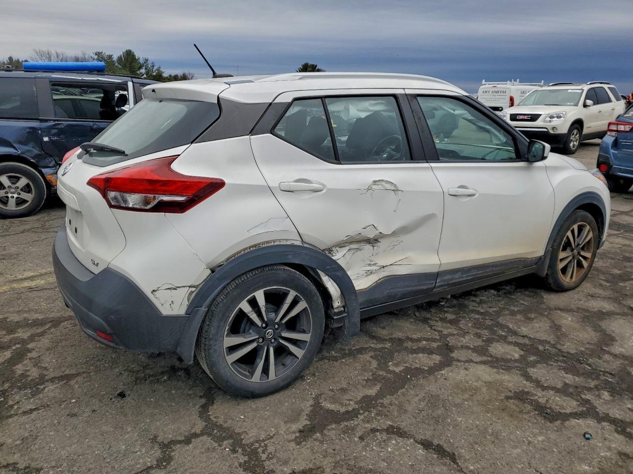 2019 NISSAN KICKS
