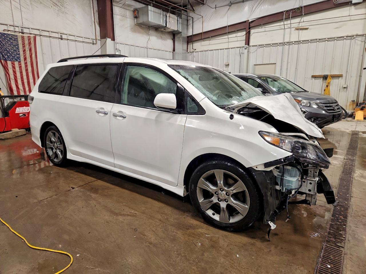 2014 TOYOTA SIENNA