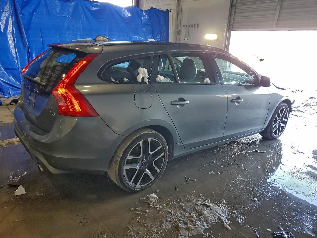 2018 VOLVO V60