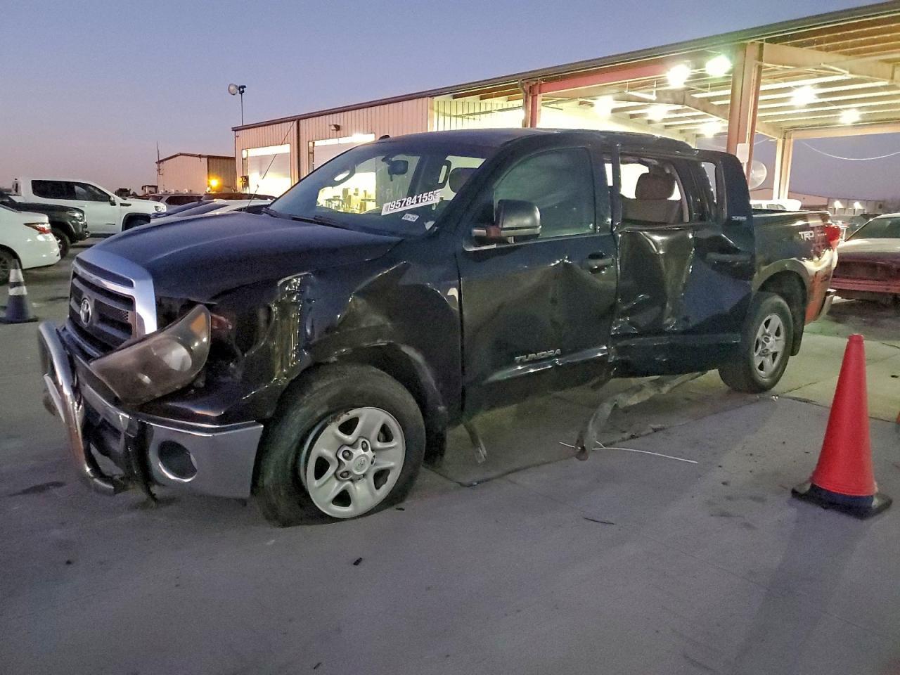 2011 TOYOTA TUNDRA