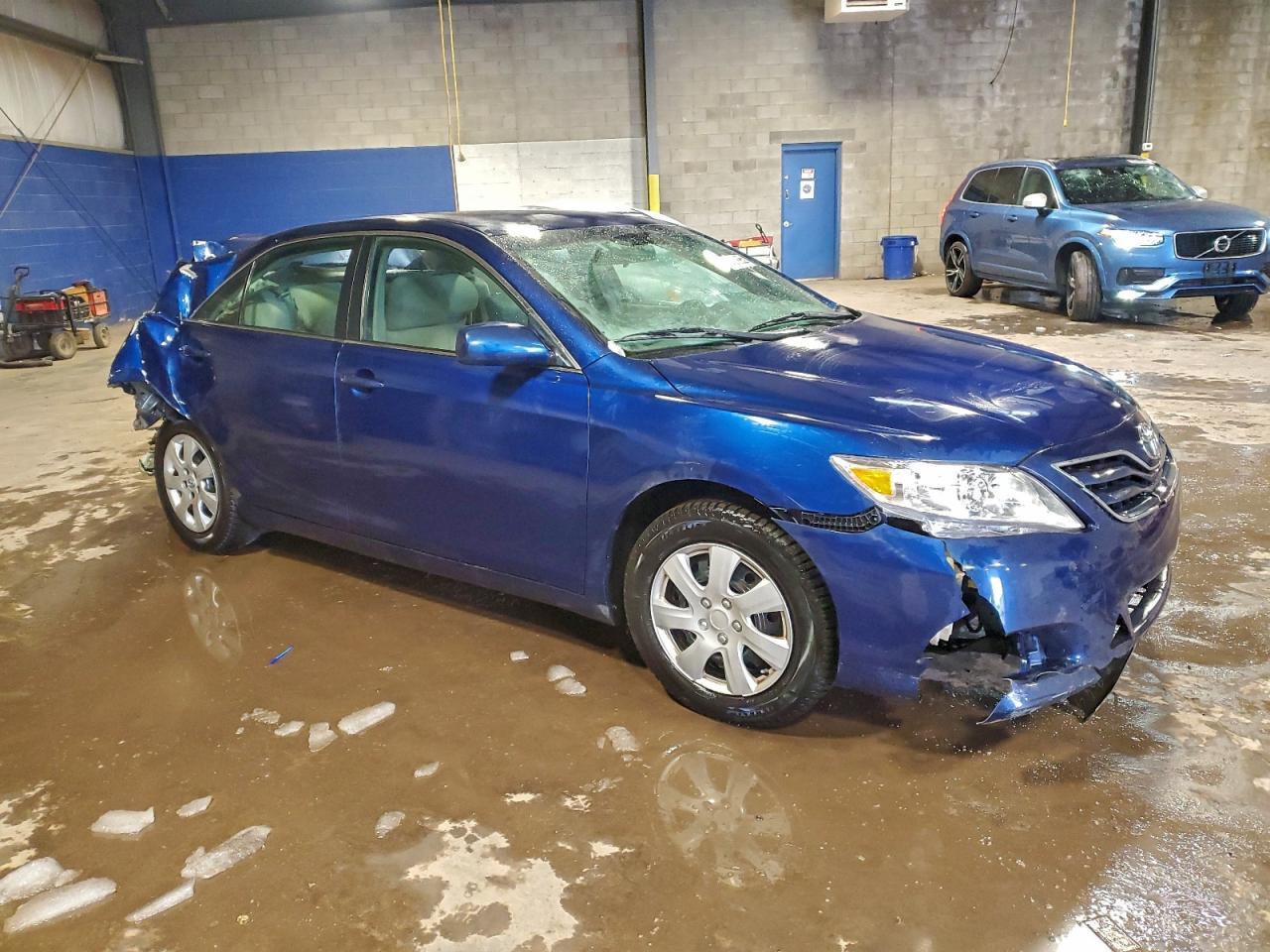 2011 TOYOTA CAMRY