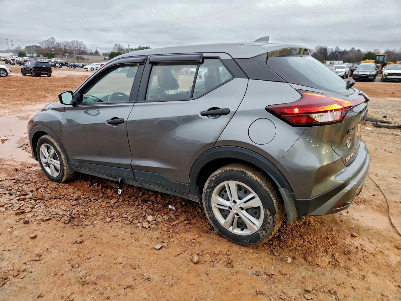 2024 NISSAN KICKS