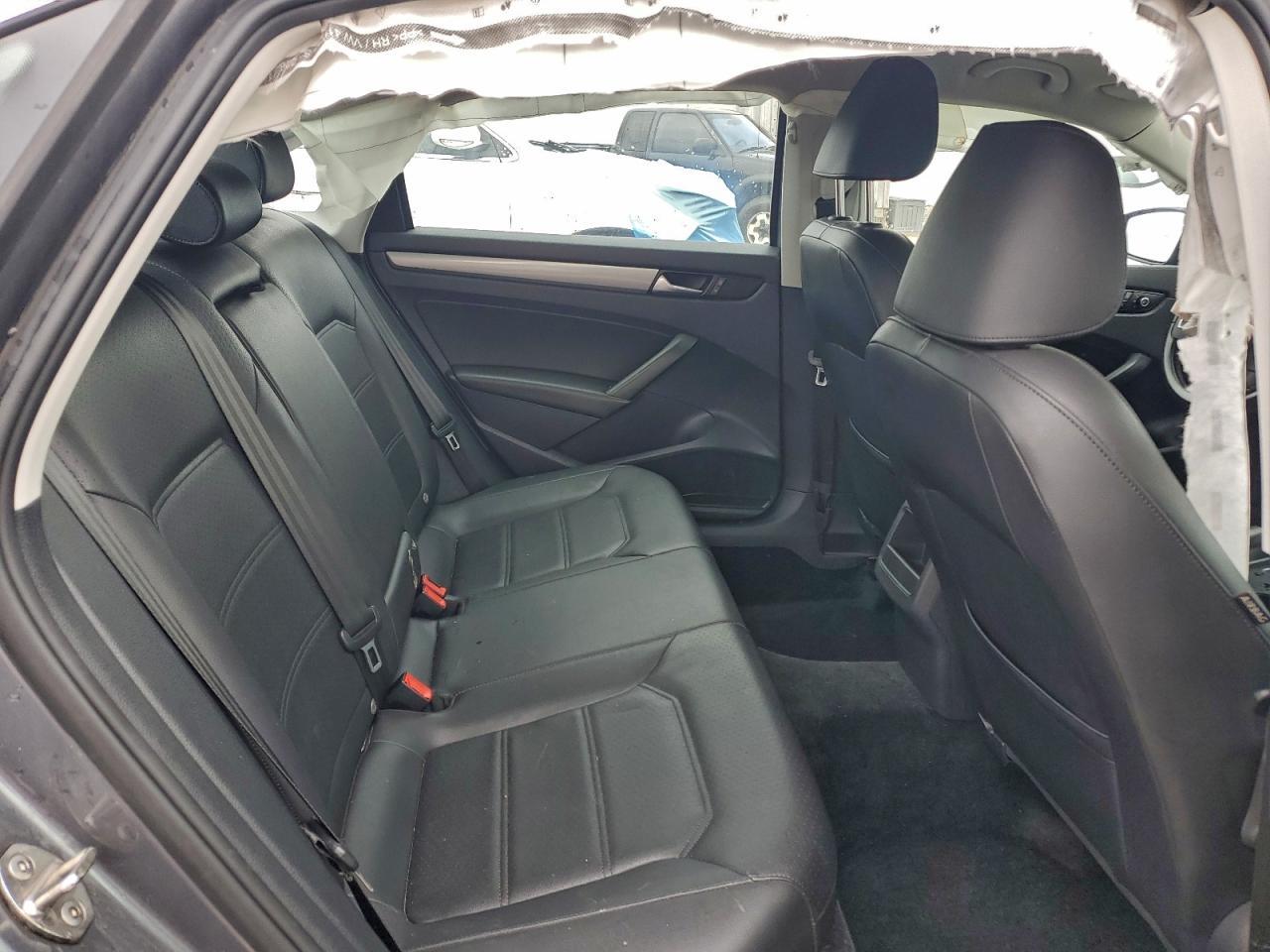 2015 VOLKSWAGEN Passat