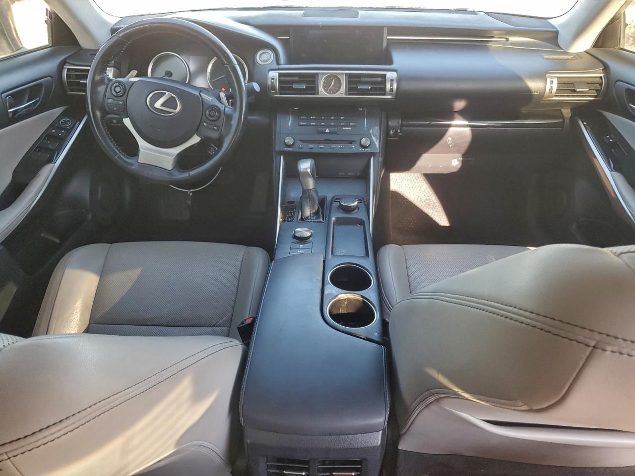 2016 LEXUS IS 200t