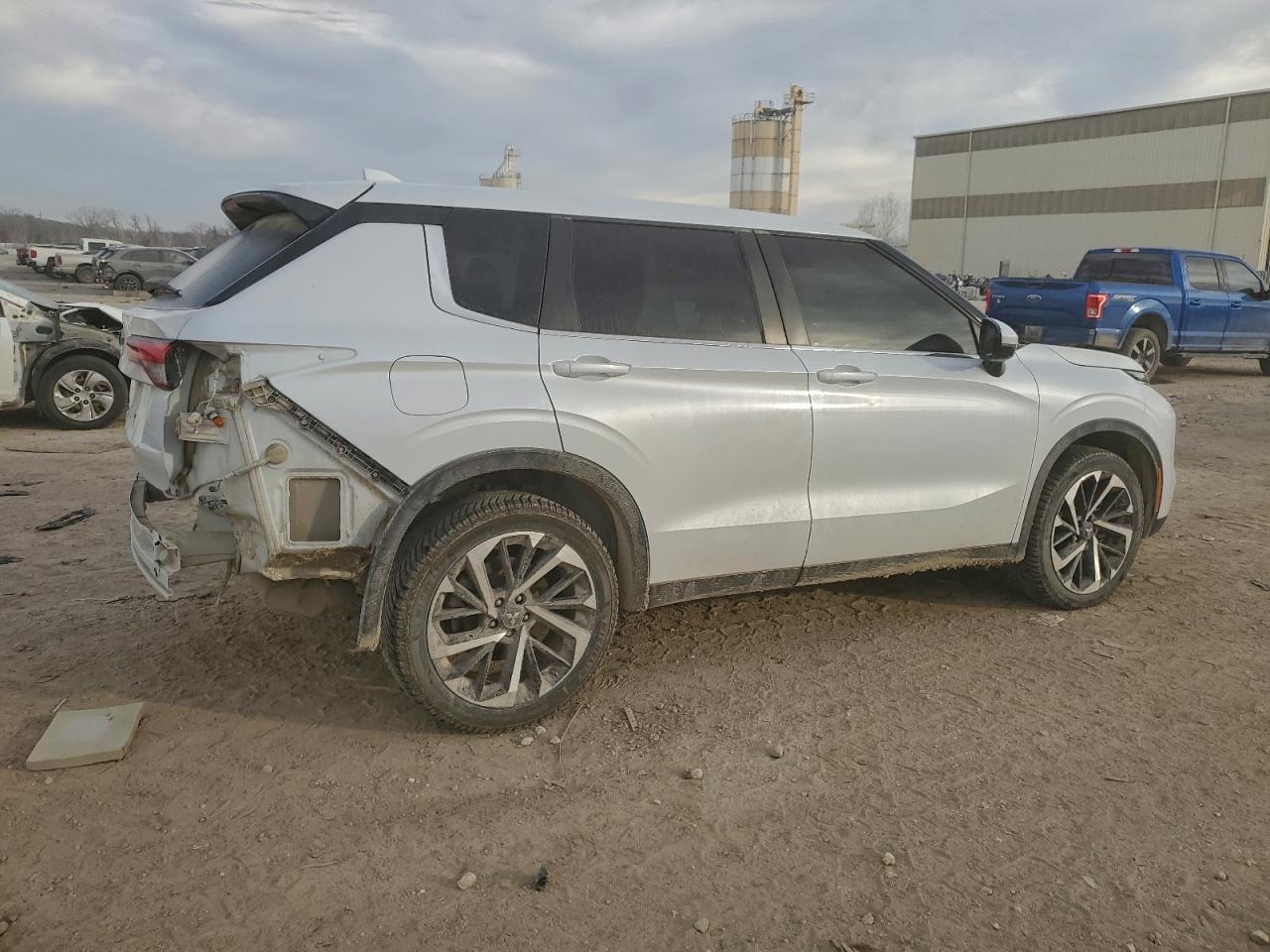 2022 MITSUBISHI outlander