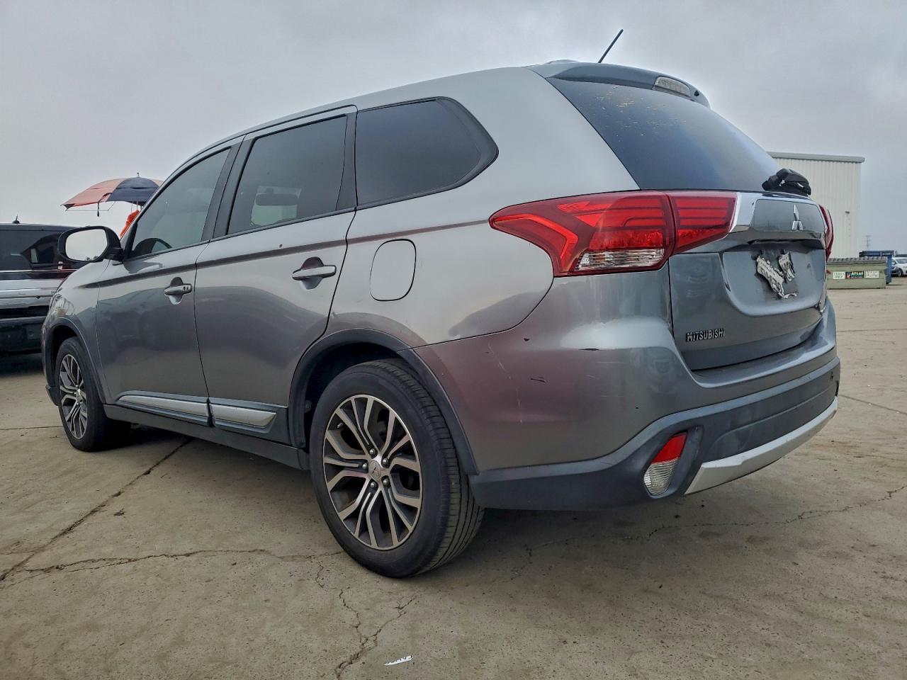 2016 MITSUBISHI outlander