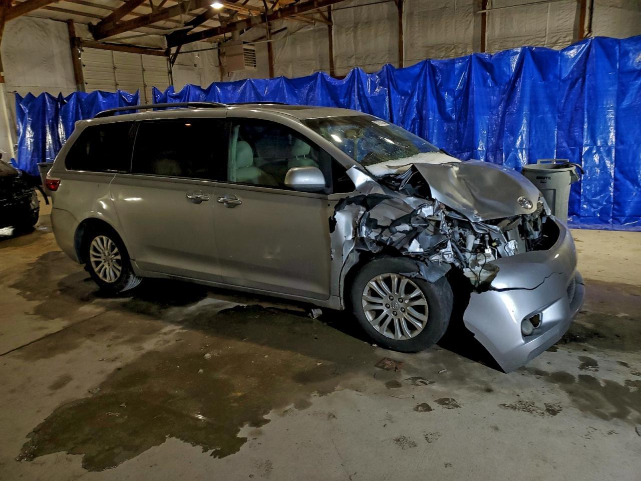 2017 TOYOTA SIENNA